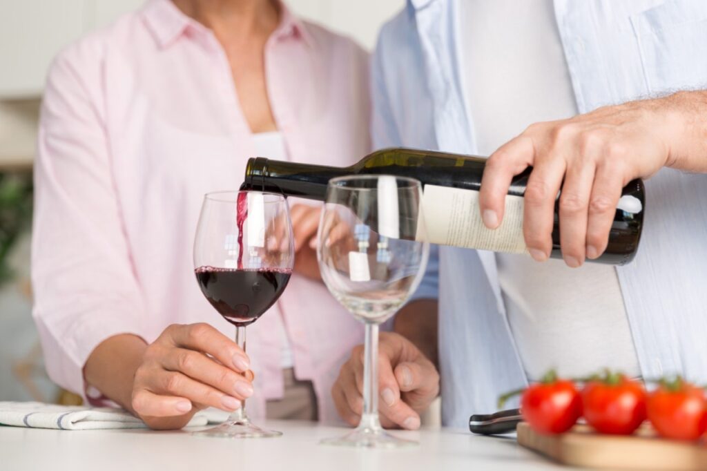 imagem ALCOOLISMO - Alcoolismo na terceira idade: Conheça os riscos